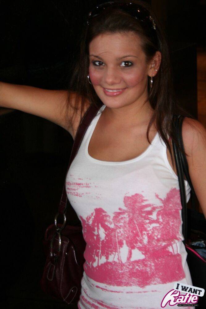 Fresh-faced amateur Kate Crush wanders city streets in a tank top and jeans - #5