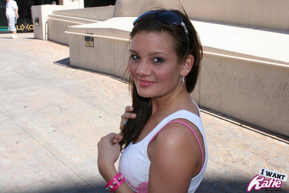 Fresh-faced amateur Kate Crush wanders city streets in a tank top and jeans - #9