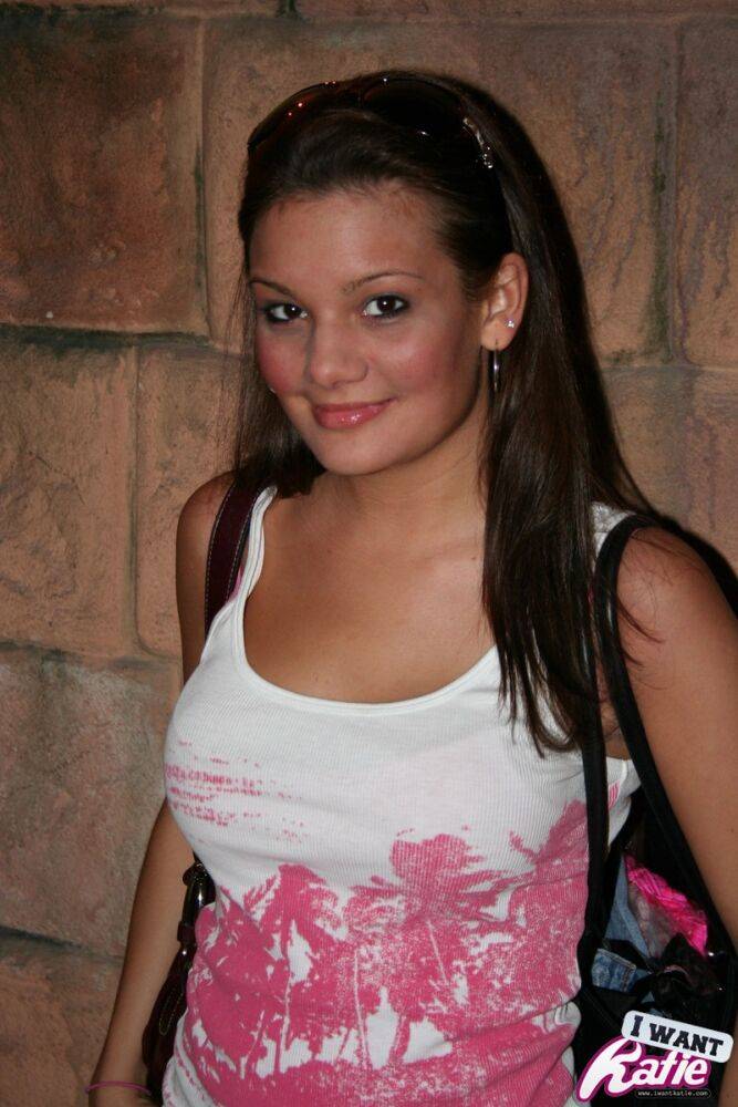Fresh-faced amateur Kate Crush wanders city streets in a tank top and jeans - #10