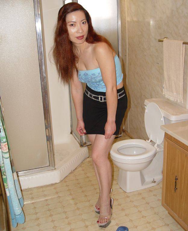 Nasty redhead thai gal pissing and wipping up her trimmed cooter - #13