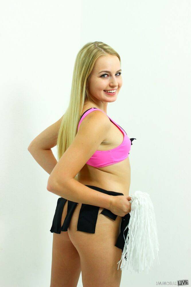 Blonde cheerleader Scarlett Sage gets completely naked during solo action - #4