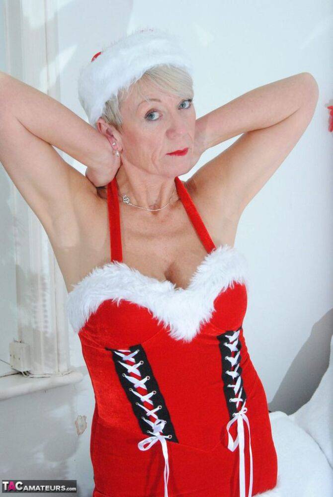 Old amateur Shazzy B frees her tits and twat from Christmas clothing - #12