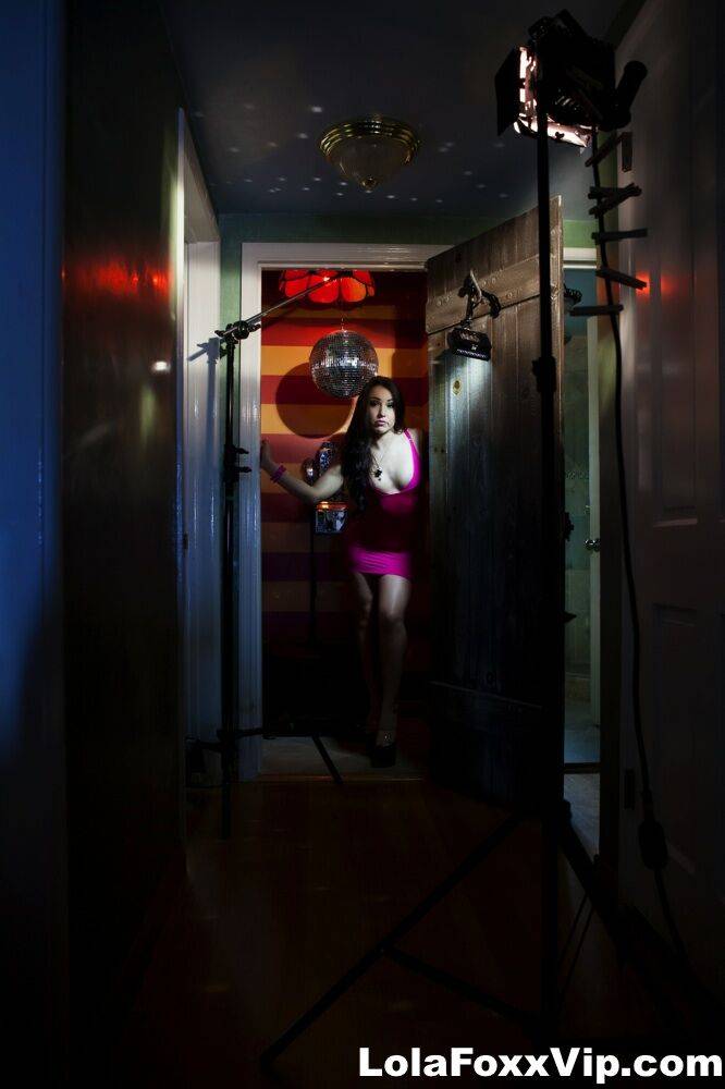 Dark haired Latina teen Lola Foxx exposes her big butt in dark phone booth - #11