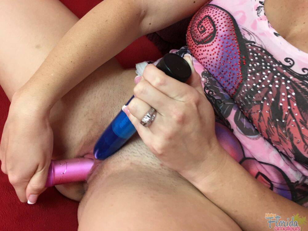 Floridian amateur Melanie Hicks masturbates with two vibrators at once - #2