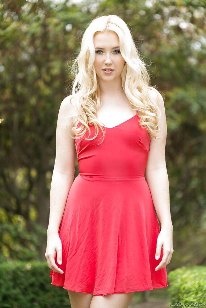 Amateur teen babe Samantha Rone posing outdoors in summer dress - #12