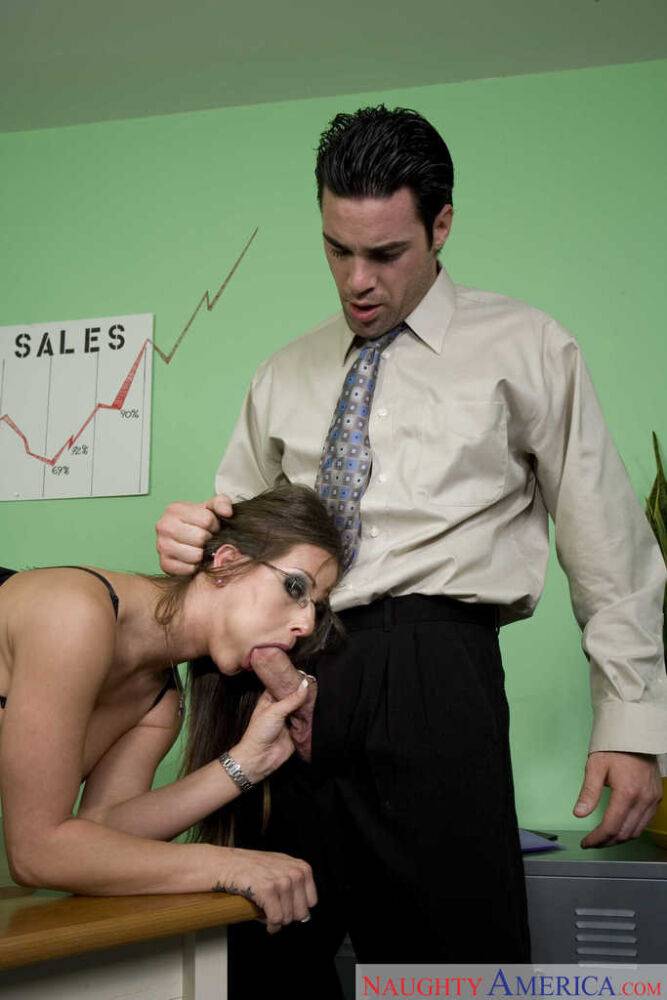 Office slut Rachel Roxxx improves her sales figures by sucking cock - #11