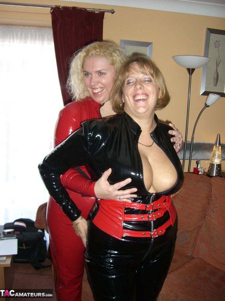 Mature lesbian Barby and her lover have sexual relations in latex clothing - #3