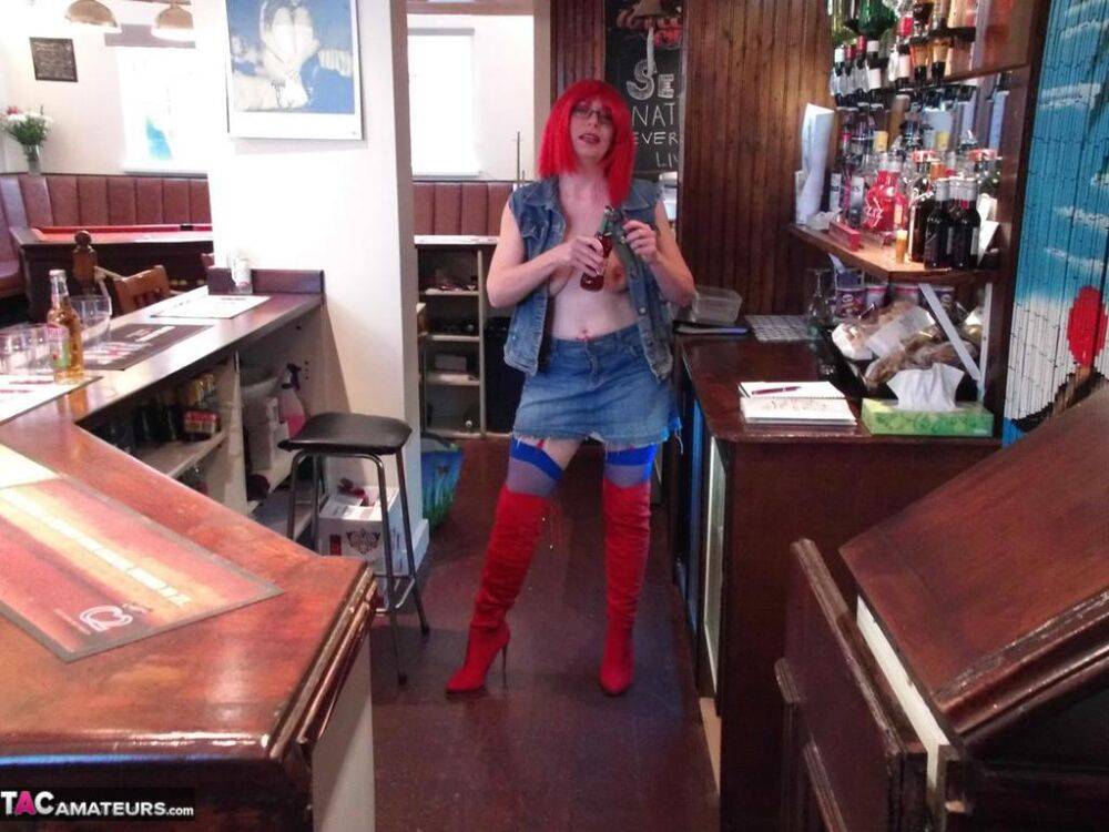 Redheaded amateur Barby Slut exposes her tits and ass while tending bar - #4