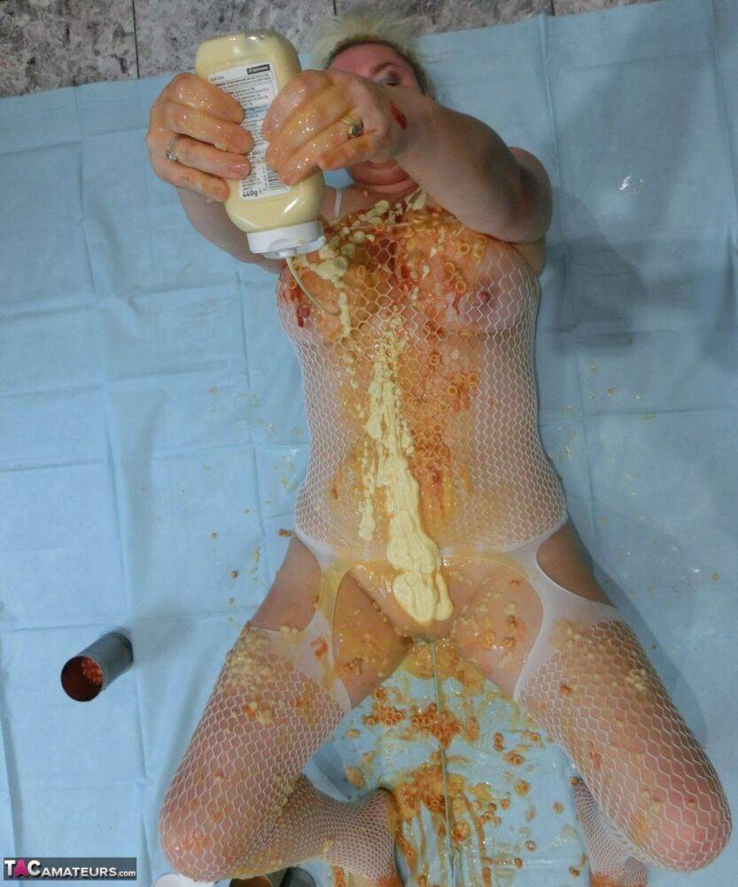 Amateur BBW Barby covers herself in condiments during solo action - #6