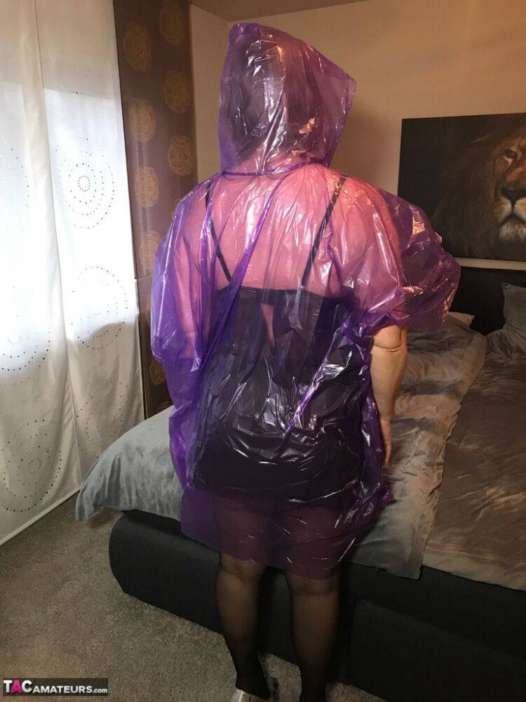 Mature amateur Sweet Susi lifts up a see-through raincoat to show her snatch | Photo: 1325594