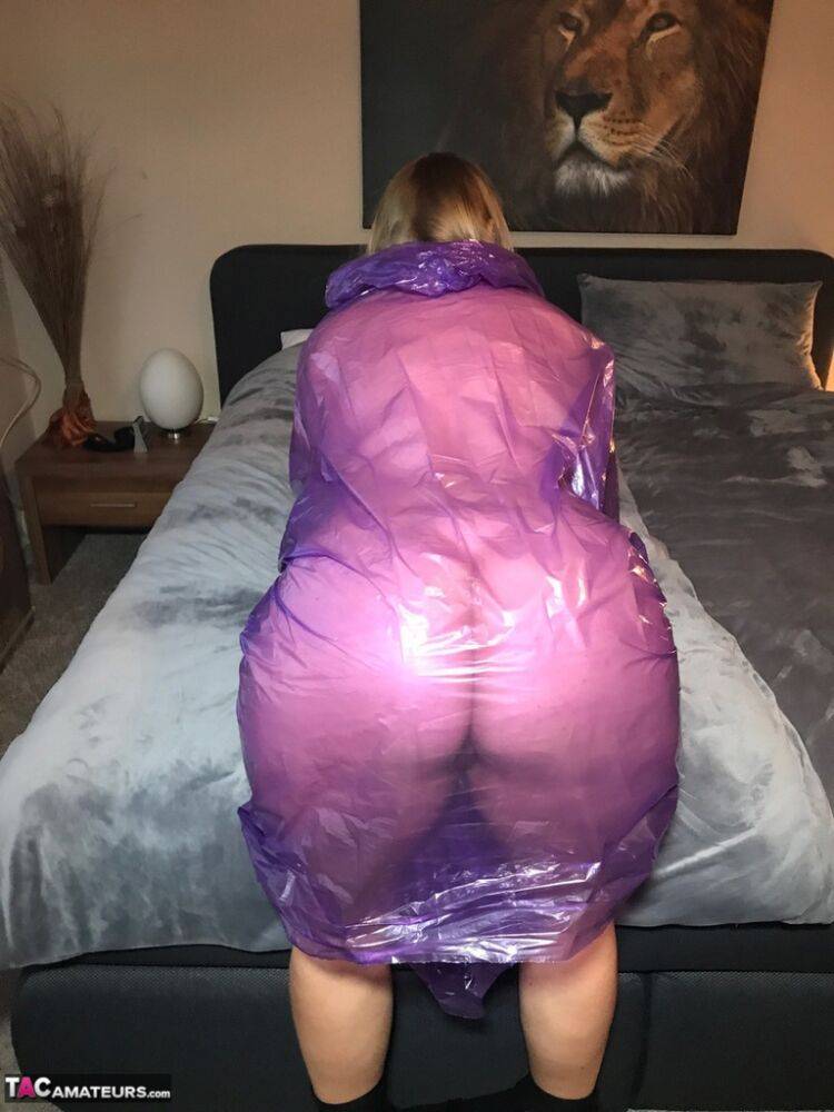 Mature amateur Sweet Susi lifts up a see-through raincoat to show her snatch | Photo: 1325602