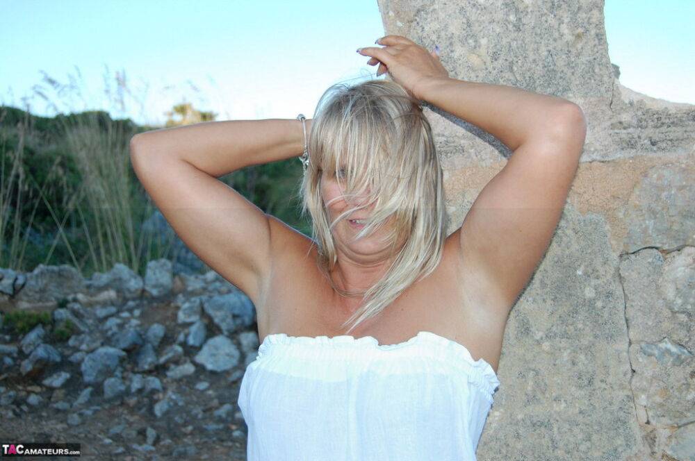 Mature blonde Sweet Susi strikes great nude poses on a construction site - #7