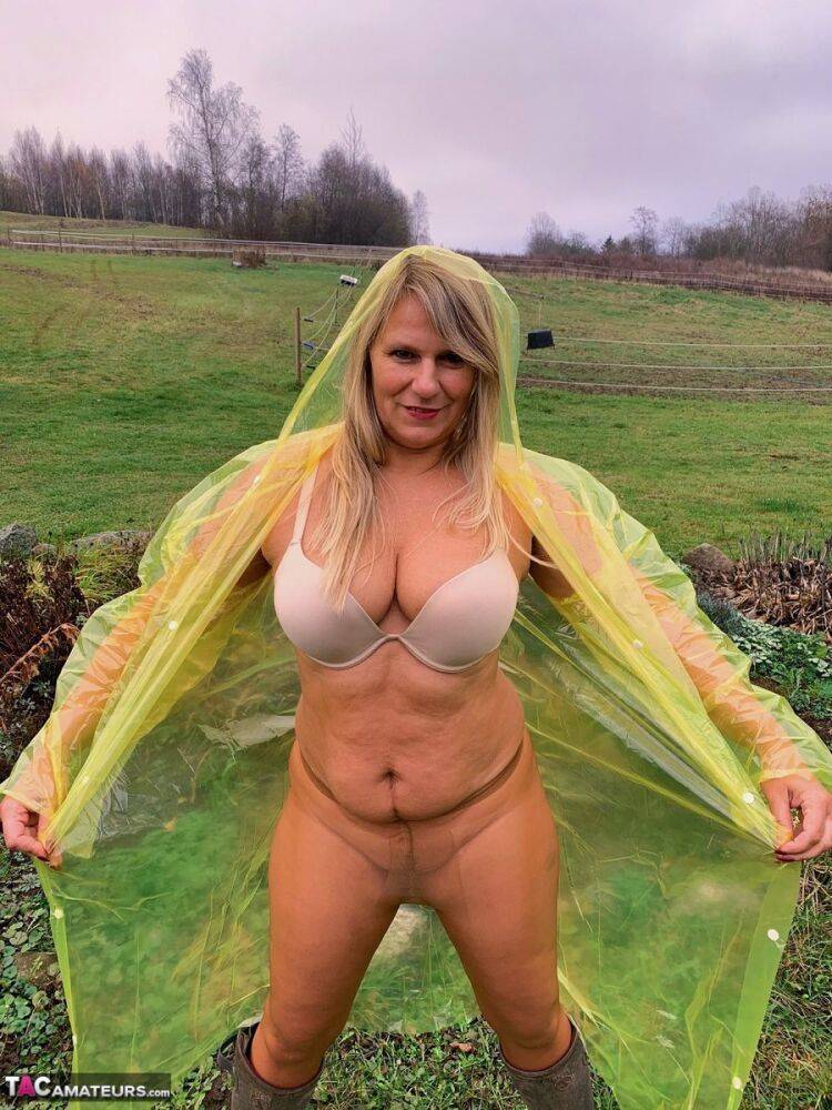 Overweight amateur Sweet Susi shows her naked body while wearing rubber boots - #10