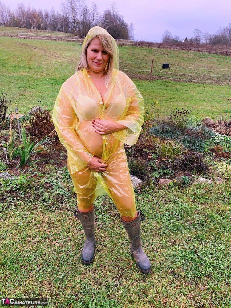 Overweight amateur Sweet Susi shows her naked body while wearing rubber boots - #12