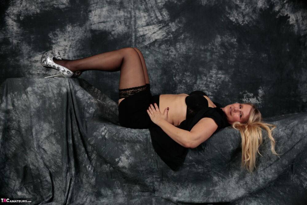 Aged blonde Sweet Susi looses her natural tits from a black dress in stockings | Photo: 1328588