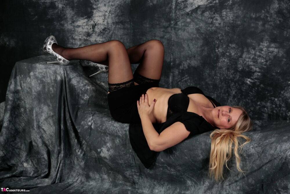Aged blonde Sweet Susi looses her natural tits from a black dress in stockings | Photo: 1328617