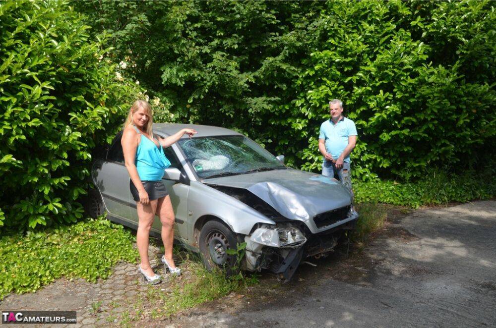 Older blonde Sweet Susi sucks a dick by a wrecked automobile in the backyard - #7