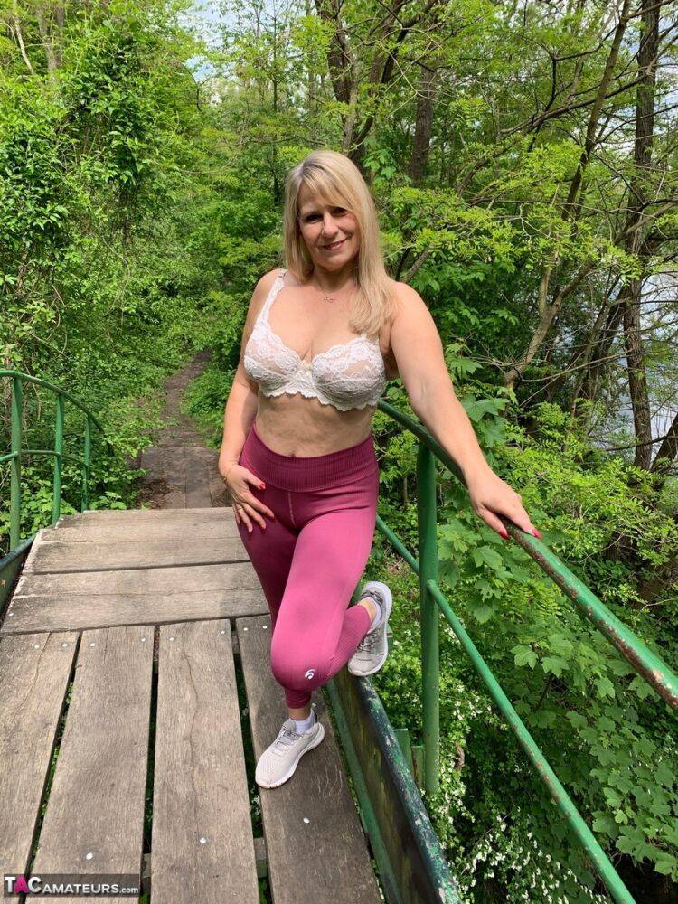 Middle-aged amateur Sweet Susi exposes her ass and tits while on a footbridge - #8