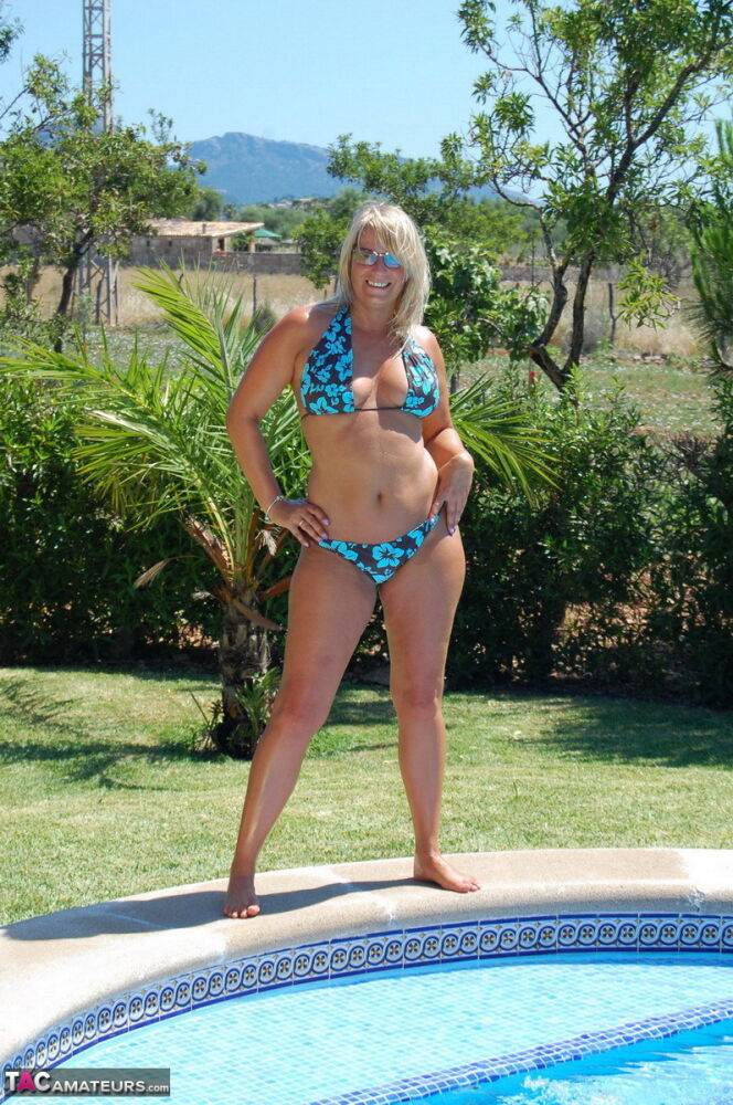 Middle-aged blonde Sweet Susi doffs a bikini to go naked in a swimming pool - #16