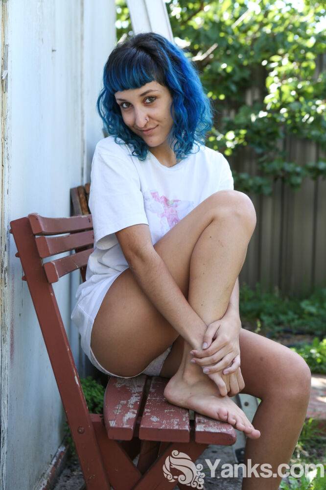 Amateur girl Jay Elle sports dyed hair while masturbating on a backyard bench - #4