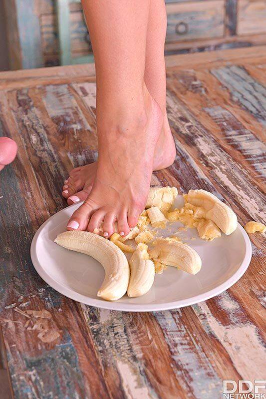 Hot blonde Nathaly Cherie crushes bananas with bare feet after seducing a man - #10