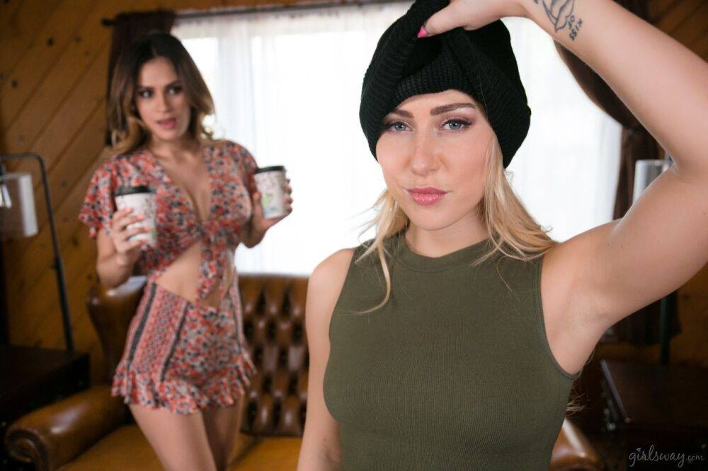 Carter Cruise and Vanessa Veracruz have lesbian sex during a home invasion - #9
