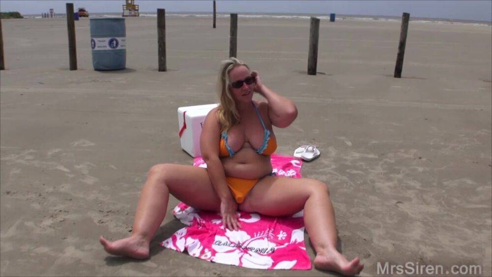 Fat chick Dee Siren takes off her bikini before fingering fucking on the beach - #13