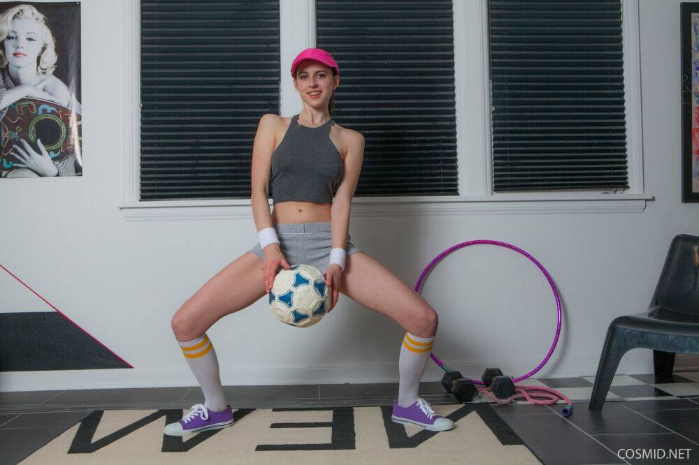 Athletic girl Eva Green gets naked in sweat bands and a pink visor - #13