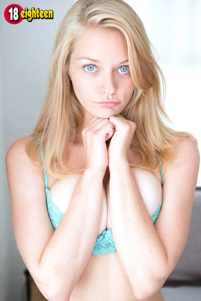 Slender blue eyed blonde Alli Rae kissing & getting her hard nipples sucked - #6