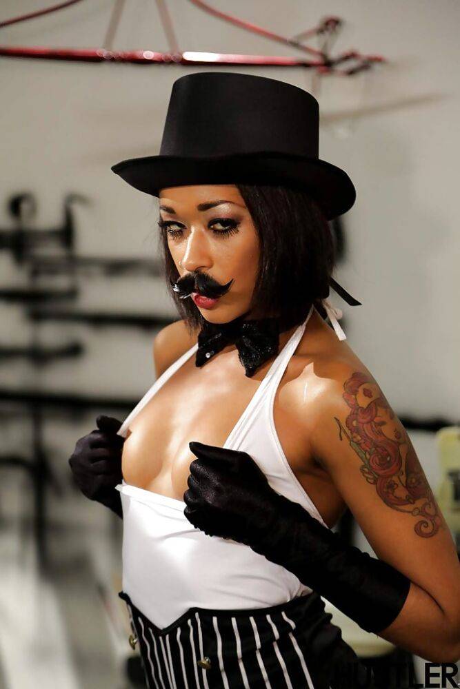 Ebony pornstar Skin Diamond strutting in vintage hat and long gloves - #10