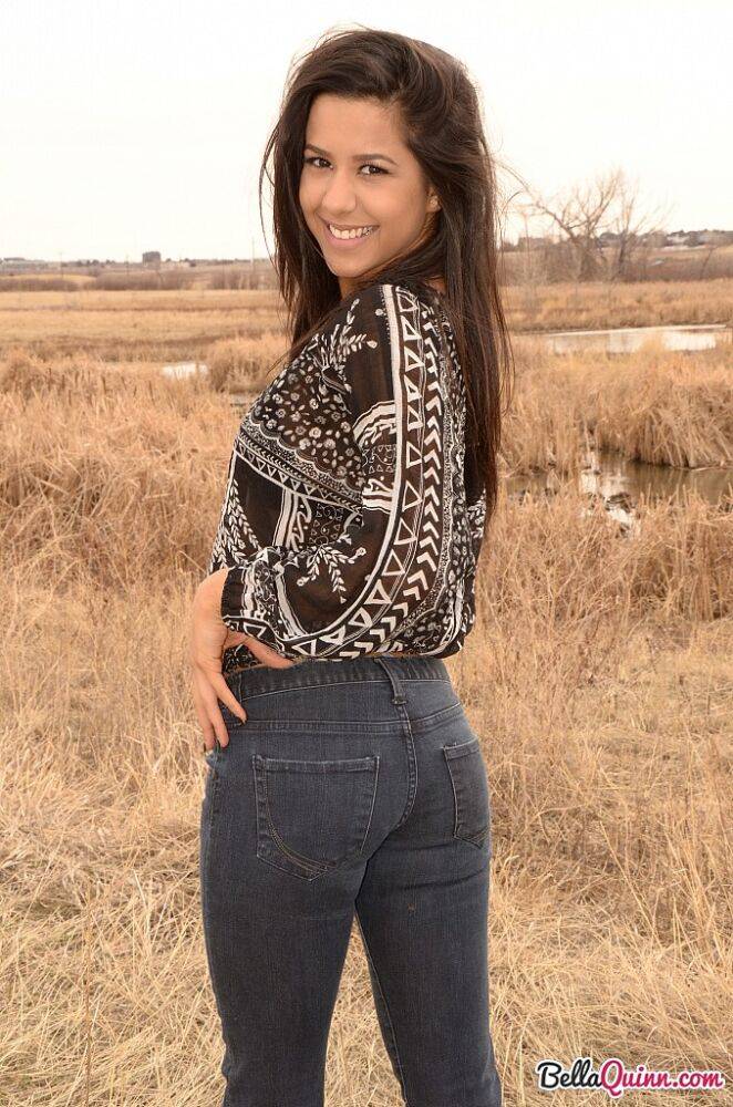 Latina girl Bella Quinn models in a field wearing a bra and jeans - #9