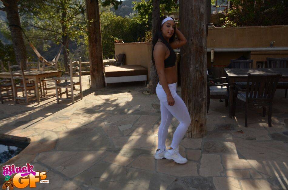 Flexible amateur Latina cutie Teanna Trump works out in yoga pants outdoors - #4