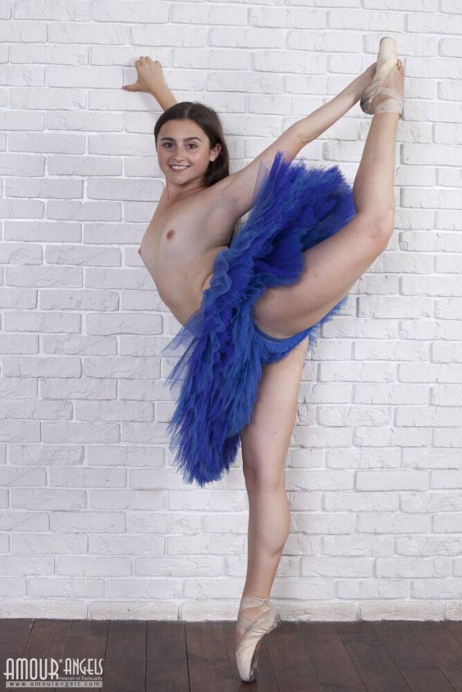 Young ballerina Sara gets totally naked in a confident fashion - #15