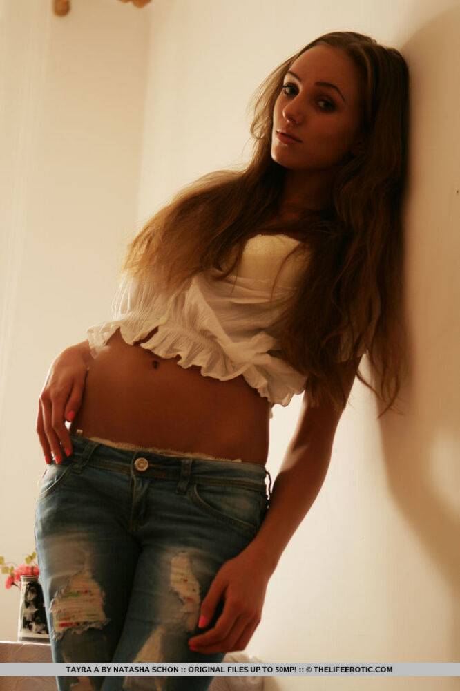 Sassy teen girl Tayra A strips off ripped jeans on way to modeling in the nude - #8