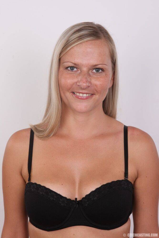 Amateur blonde Petra doffs her black bra and panties for a naked mugshot - #14