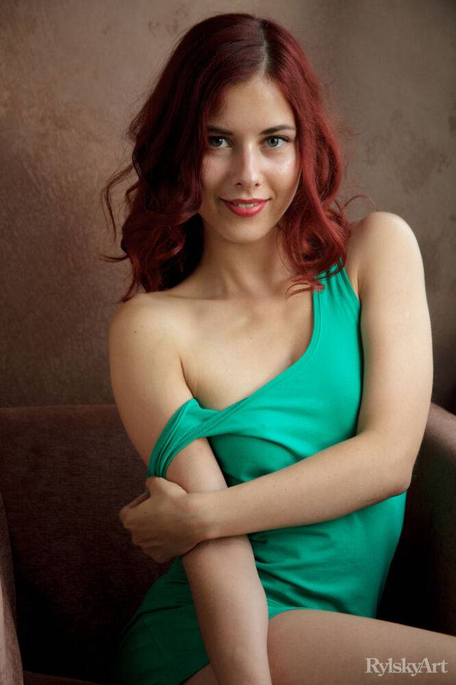 Beautiful redhead Pearl Ami frees her young girl's body from a green dress - #10