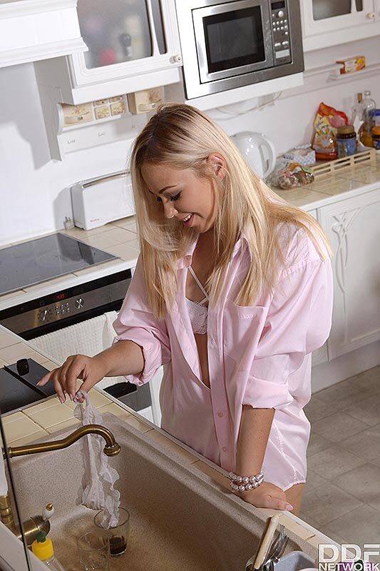 Blonde housewife Selvaggia engages in sex acts with a home contractor - #4