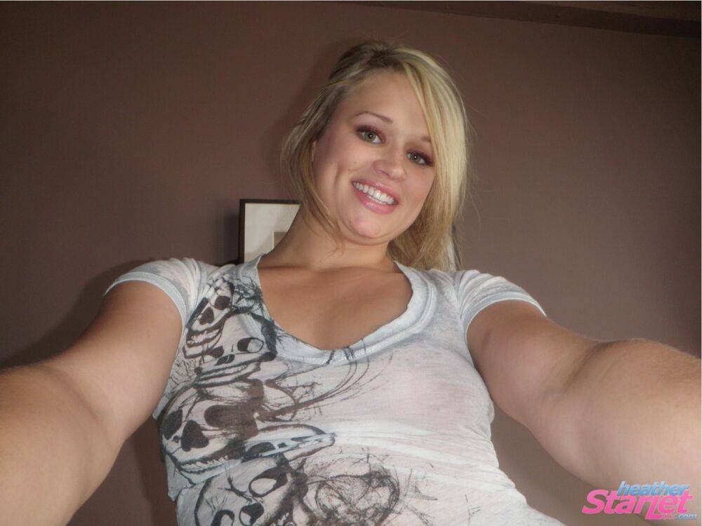 Sexy blonde Heather Starlet takes a selfie while fingering & toying topless - #9