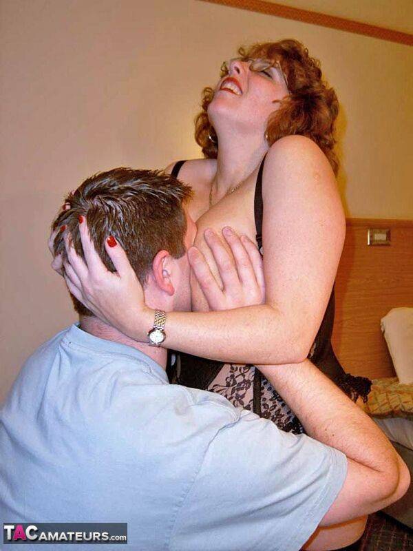 Fat mature escort with curly red hair entertains a man in a motel room - #5