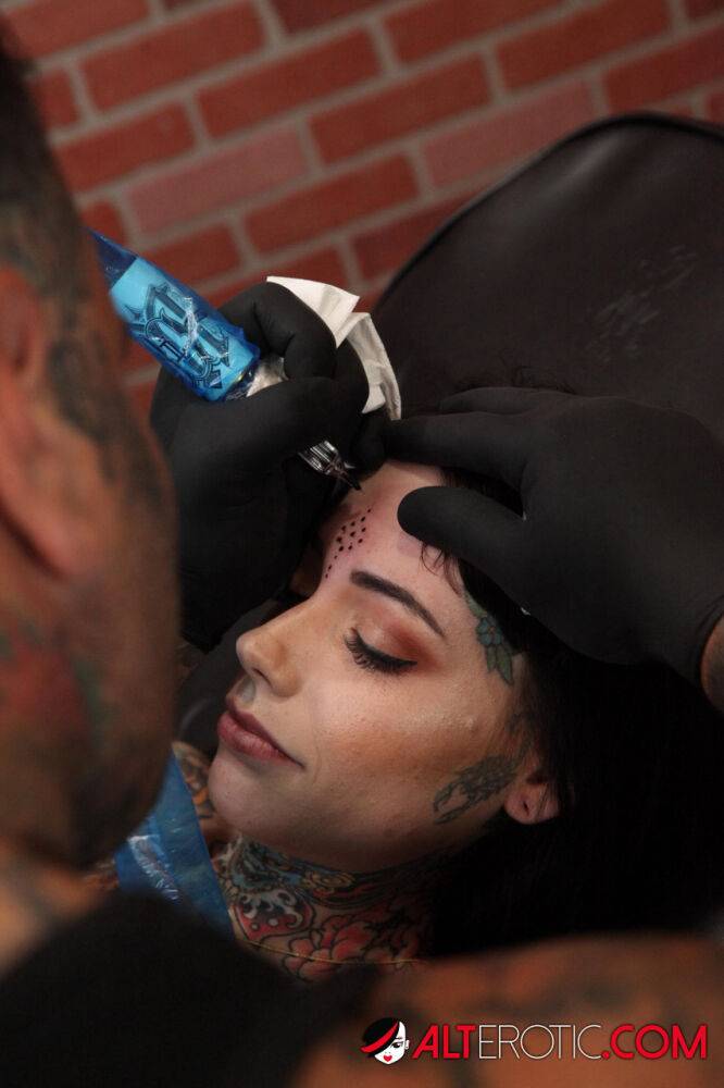 Heavily tattooed girl Tiger Lilly gets a new tattoo while completely naked - #15