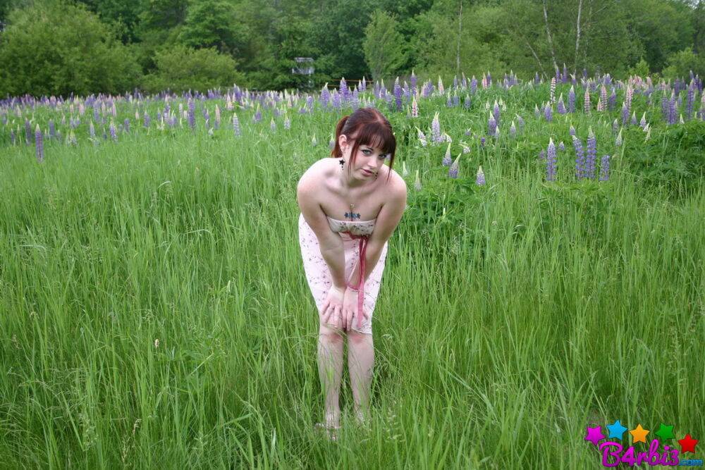 Young amateur cutie B4rbi3 lifts her sundress to show her round ass in a field - #2