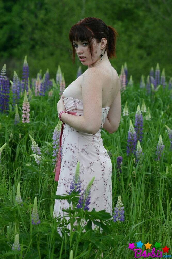 Young amateur cutie B4rbi3 lifts her sundress to show her round ass in a field - #6