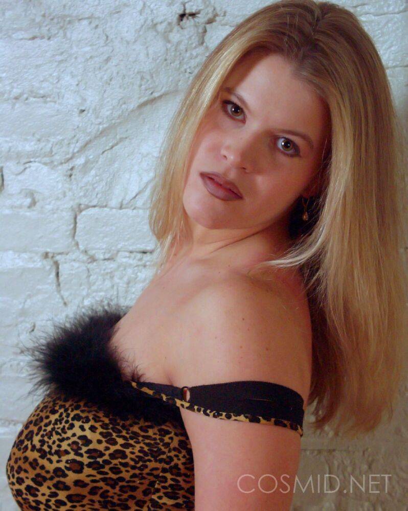 Amateur chick frees a big breast and tight ass cheeks from leopard print dress - #8