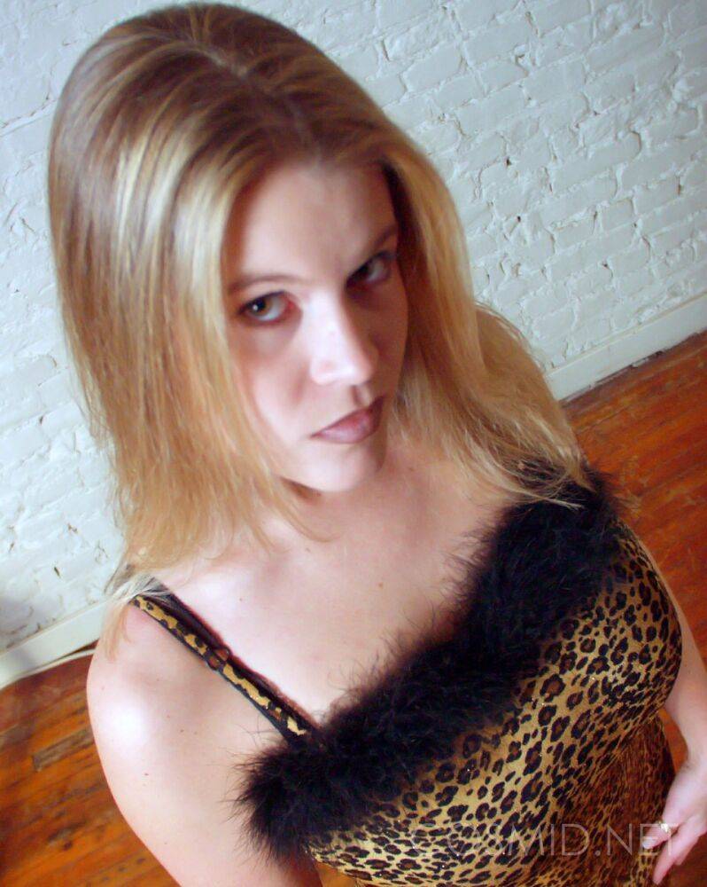 Amateur chick frees a big breast and tight ass cheeks from leopard print dress - #9