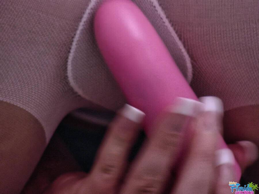 Amateur chick takes a vibrator to her vagina through white pantyhose - #3