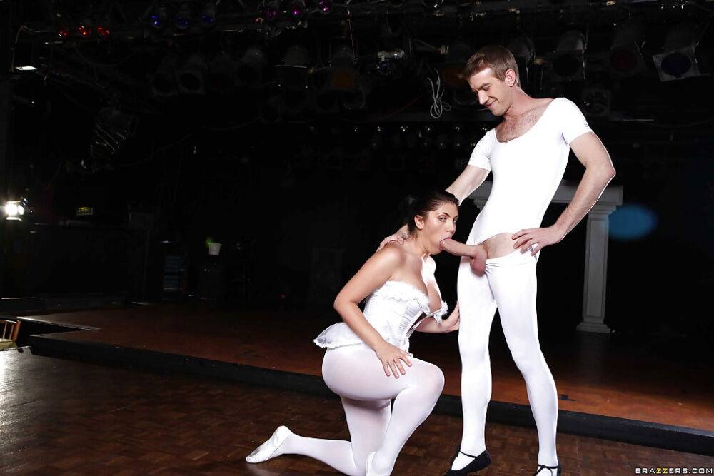 Pantyhose clad ballet dancer Bijou gives the leading man a blowjob on stage - #7