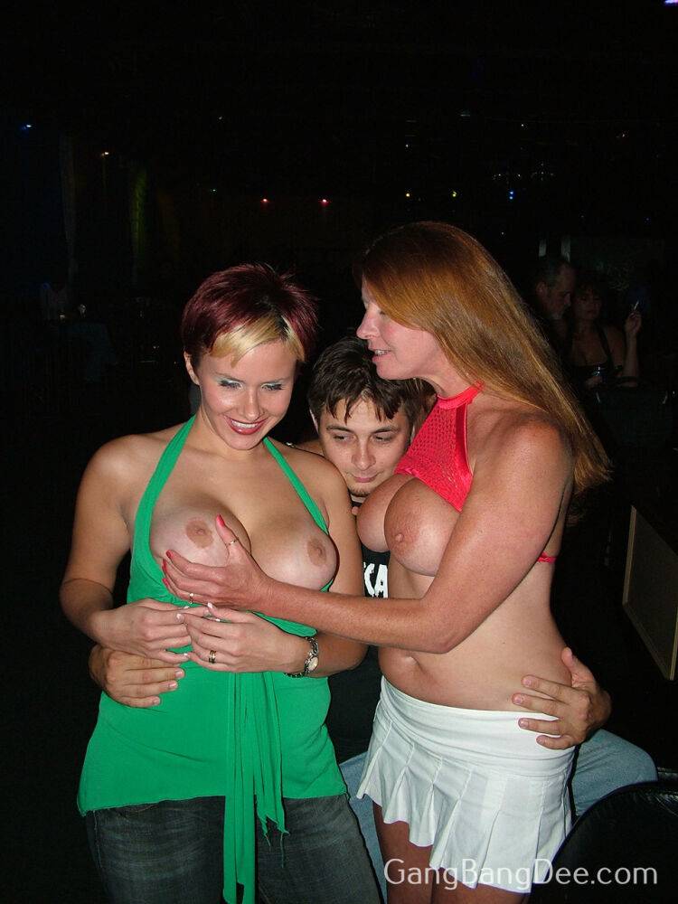 Mature woman Dee Delmar has lesbian relations at a swinger's club - #14