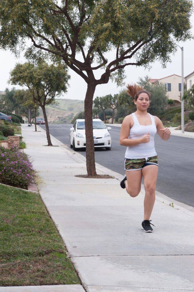 Amateur girl Daisy Leon stretches out her hairy pussy after going for a jog - #12