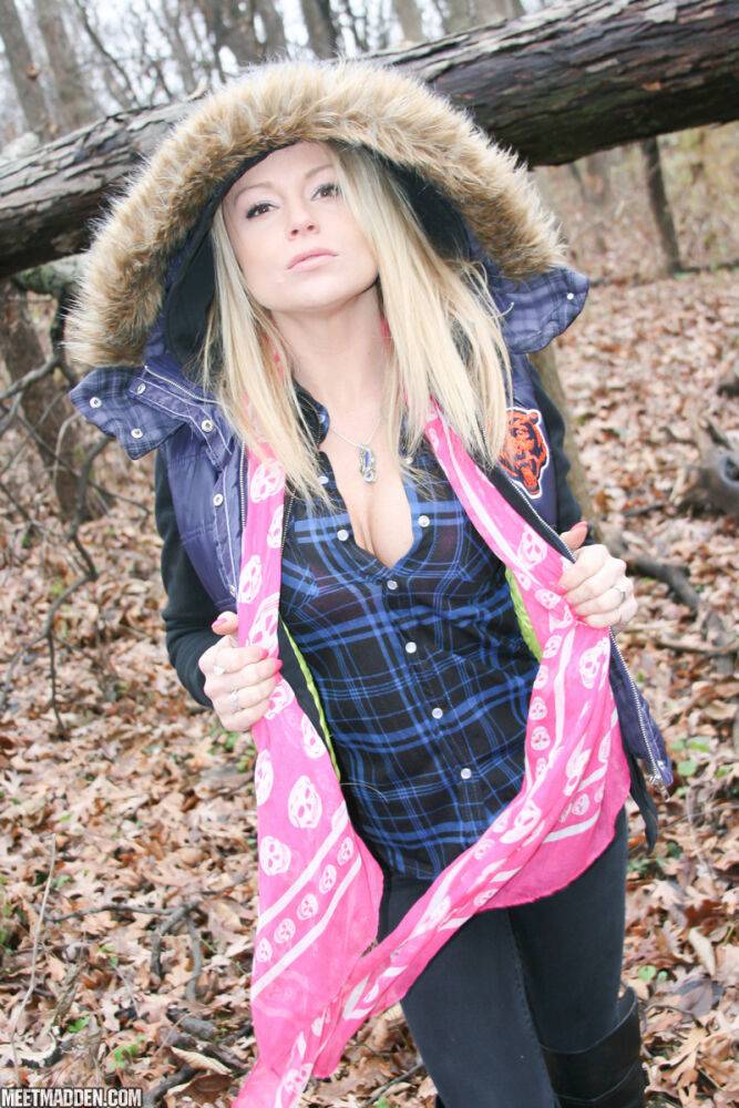 Amateur girl Meet Madden exposes a pink bra while in the woods on a chilly day - #3
