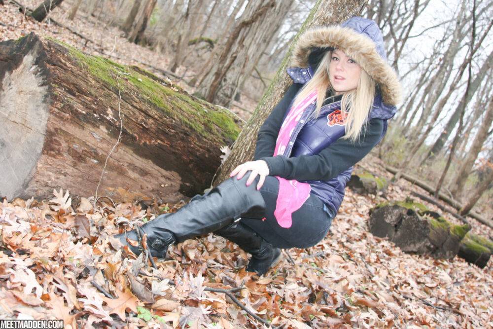 Amateur girl Meet Madden exposes a pink bra while in the woods on a chilly day - #2